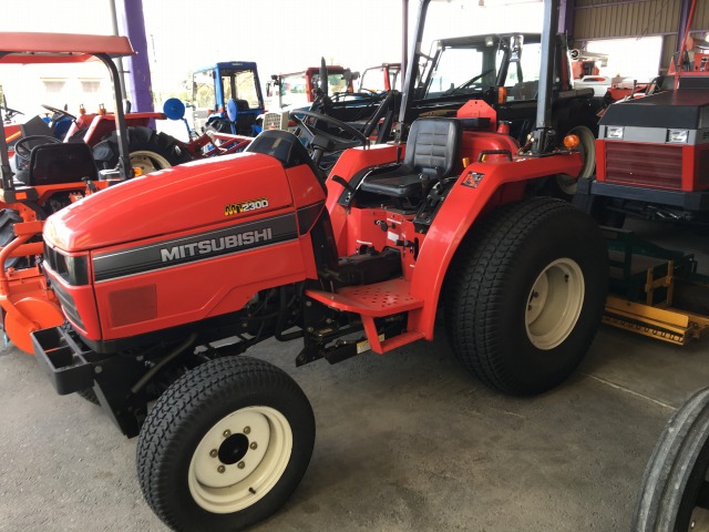 【中古】 三菱農機 スポーツトラクター 23馬力 4WD グランド整備に最適 MT230D 【中古】 三菱農機 スポーツトラクター 23馬力 4WD グランド整備に最適 MT230D